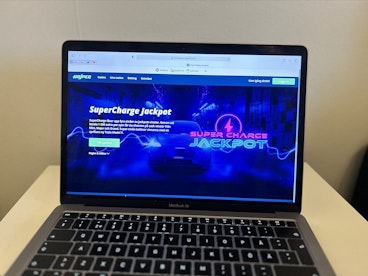 Vinn en Tesla Model Y hos Hajper Casino